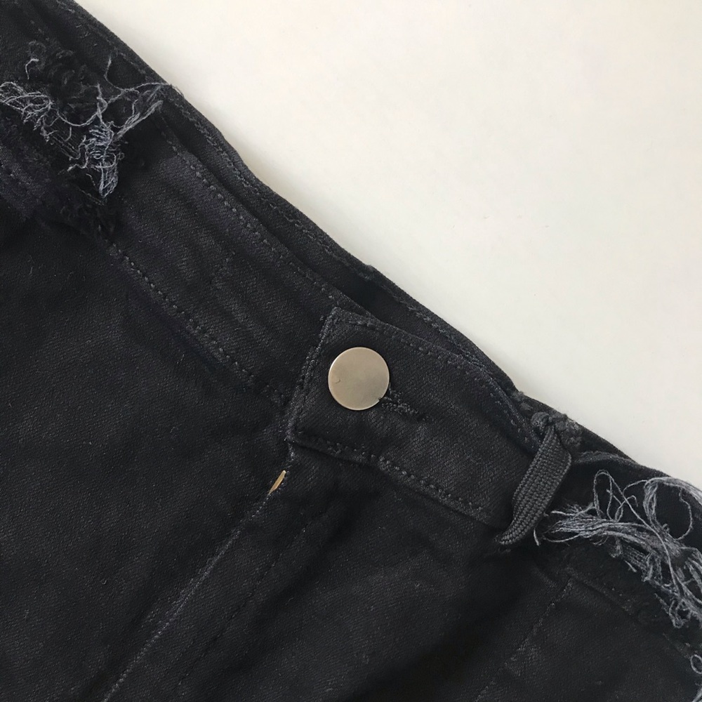 DISTRESSED FASHION NOVA MINI SKIRT
